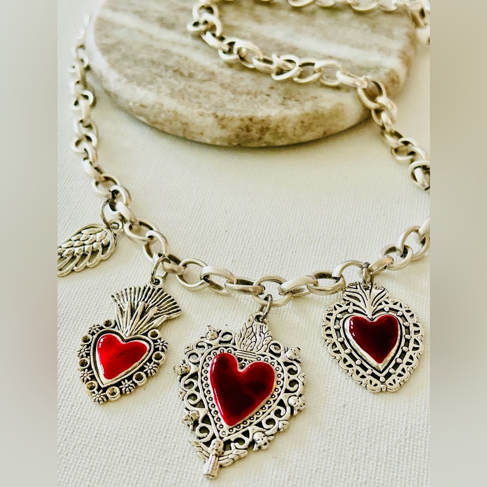Sacred Heart necklace, angel wings necklace, silver chain necklace women girls - Picture 3 of 5